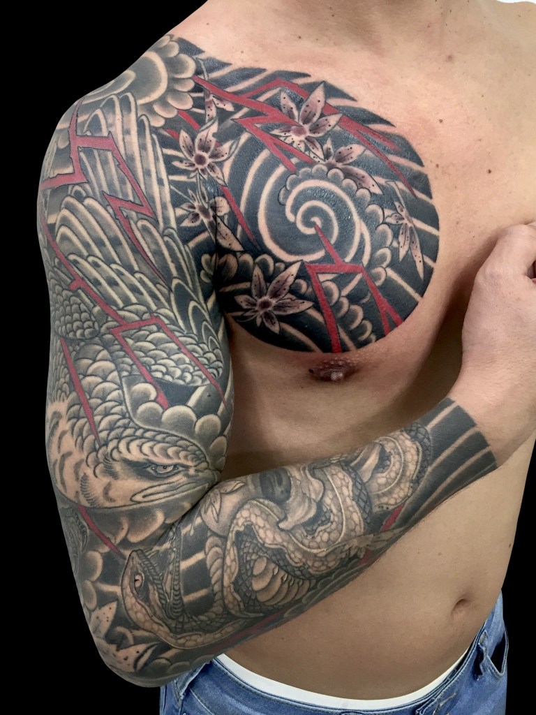 Peito De Tatuagem De Nuvem Japonesa